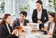 外贸网站建设，是企业迈向全球化征程的关键一步